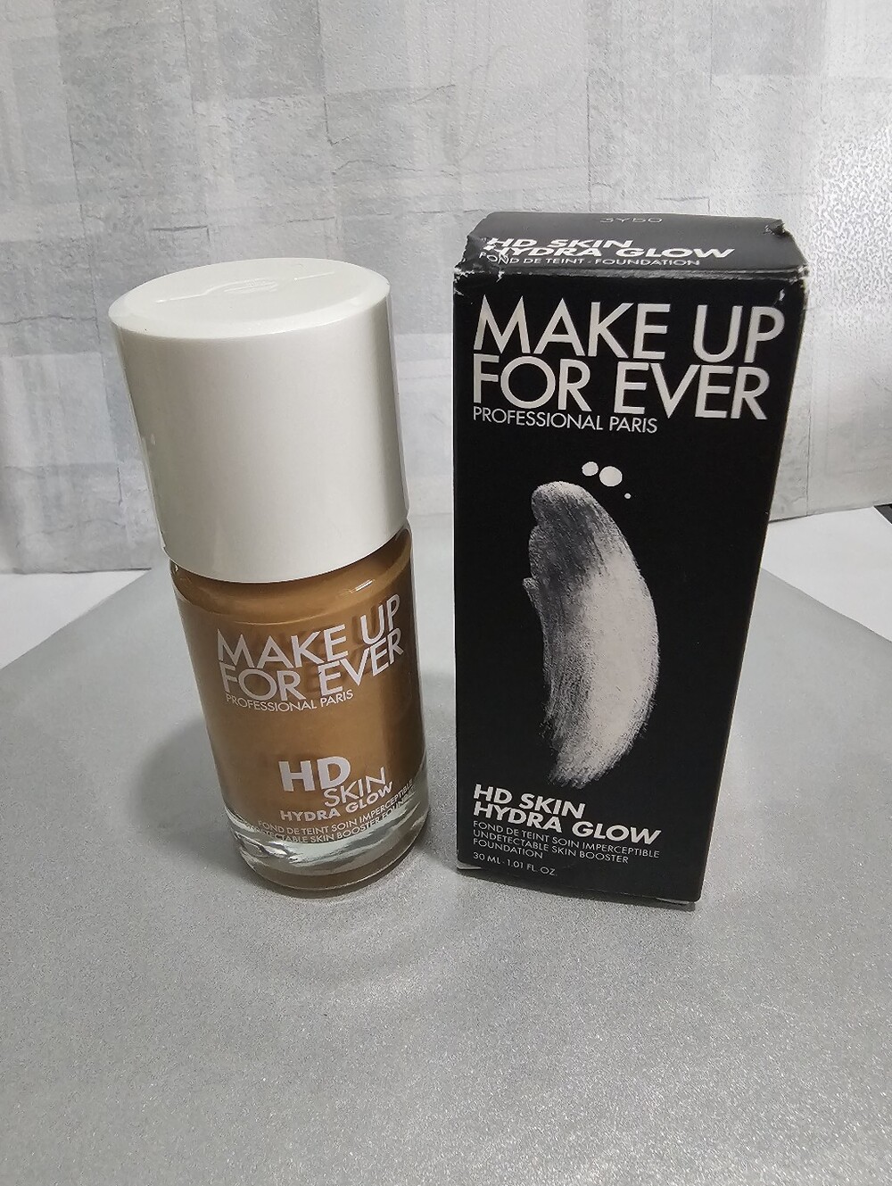 3Y50 - MAKE UP FOR EVER HD Skin Hydra Glow Foundation 30ml